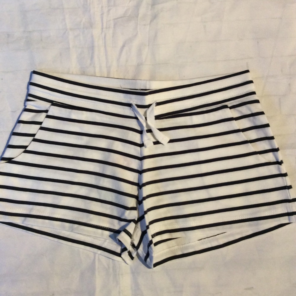 H&M BLACK/WHITE Stretchy Organic Cotton Shorts